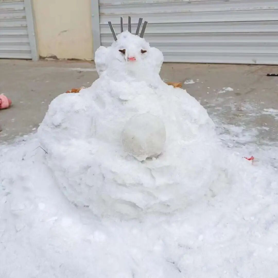 12832